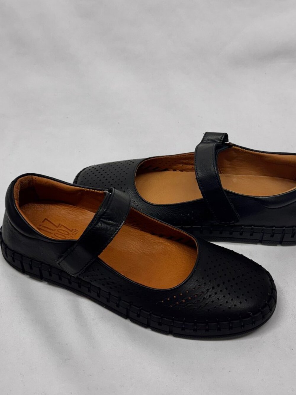 MIZ MOOZ HOOP & LOOP MARY JANE PLATFORM LEATHER FLATS BLACK 37EU / 7US # T-235